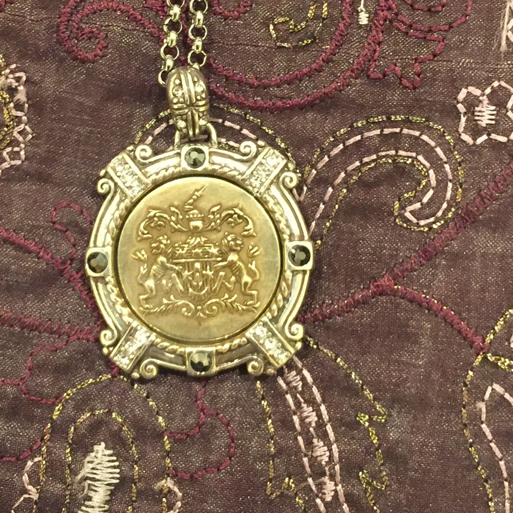 Pendant & chain.